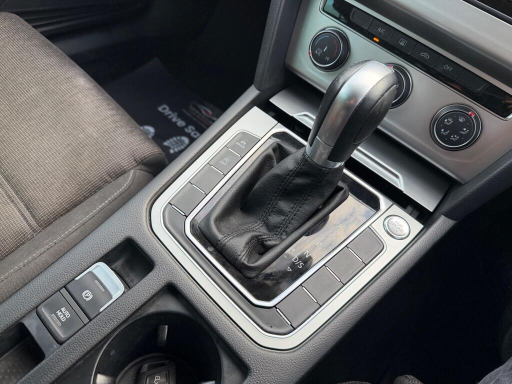 2016 Volkswagen Passat thumbnail 12