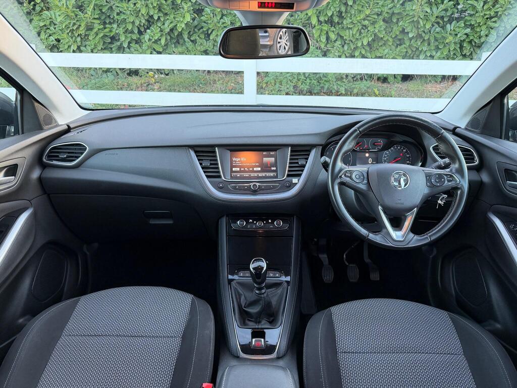 Vauxhall Grandland X 1.2 Turbo SE Euro 6 (s/s) 5dr thumbnail 16