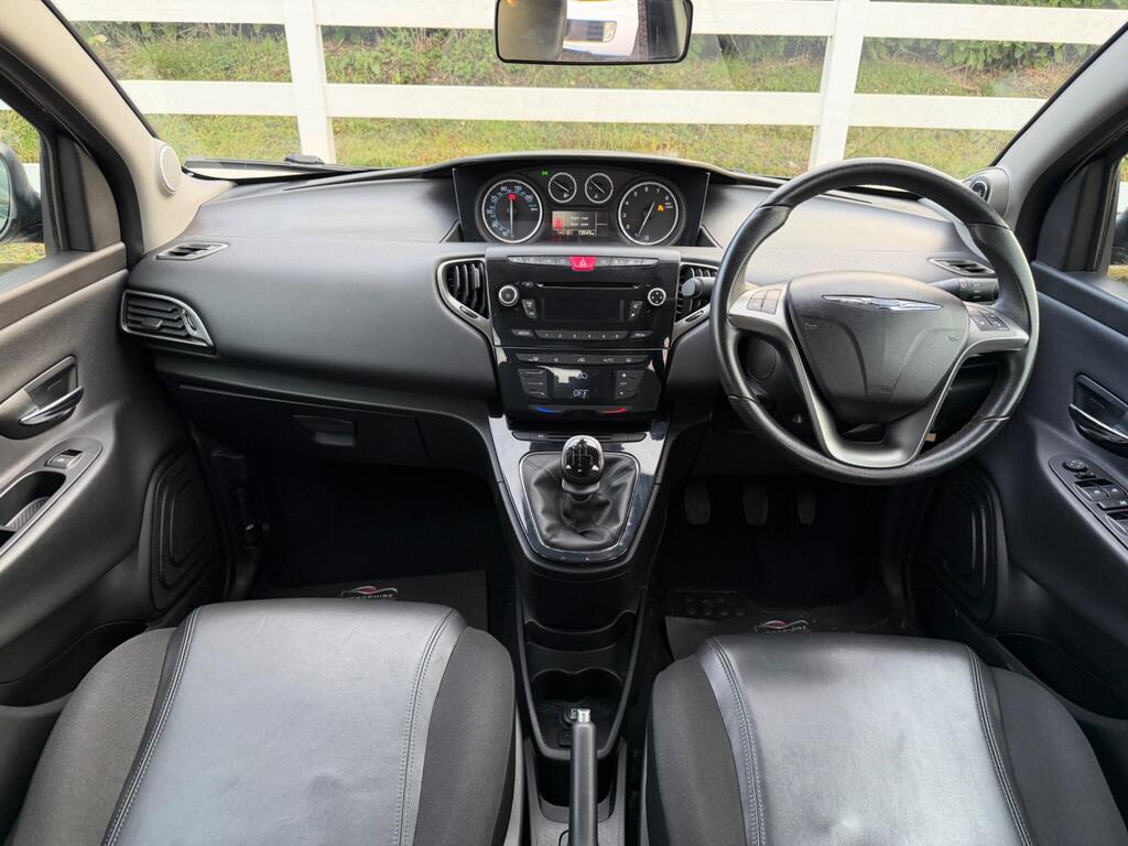 2013 Chrysler Ypsilon thumbnail 15