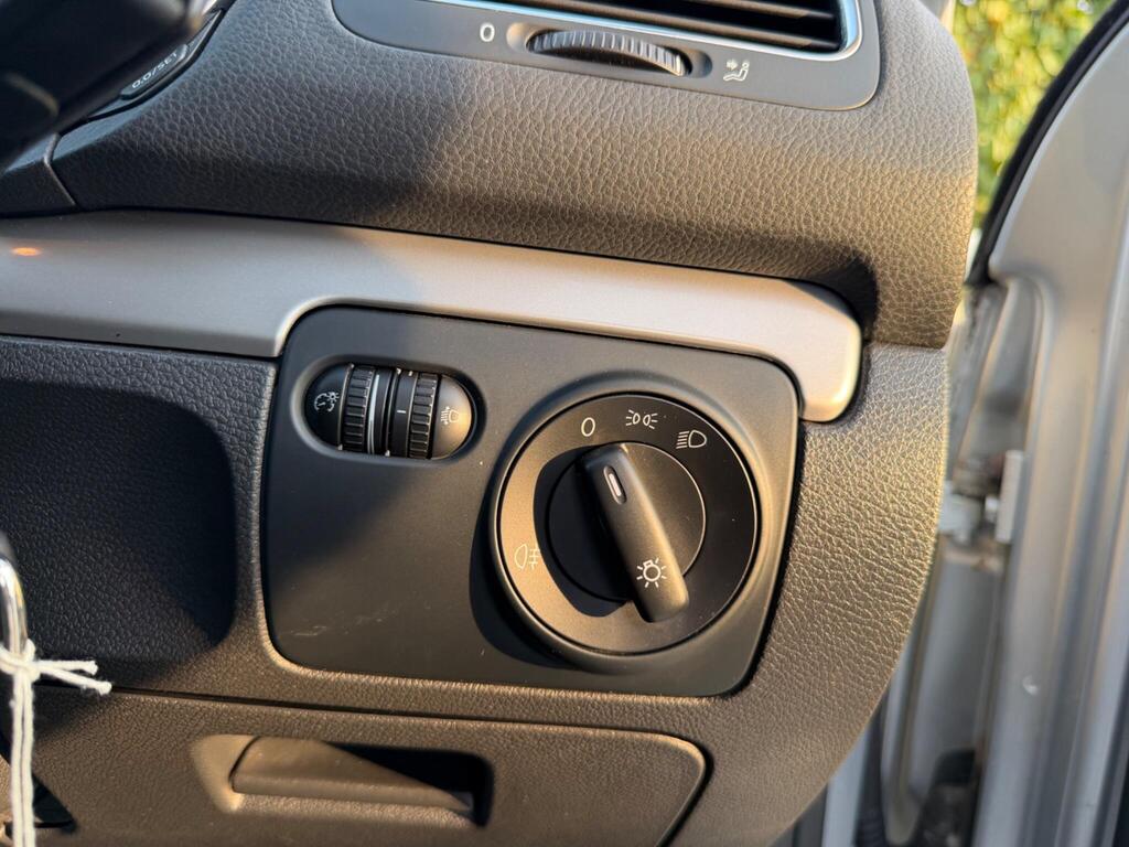 2011 Volkswagen Golf thumbnail 22