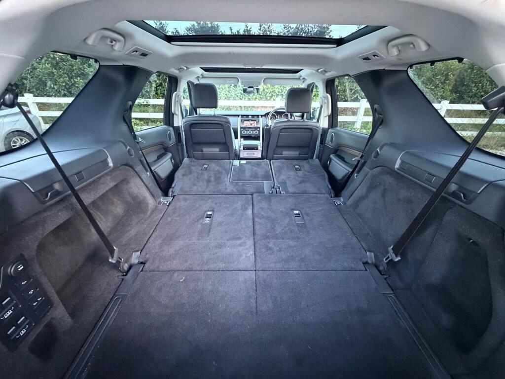 2017 Land Rover Discovery thumbnail 30