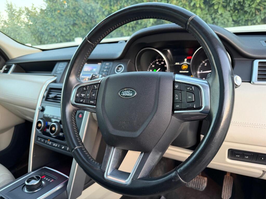 2017 Land Rover Discovery Sport thumbnail 37
