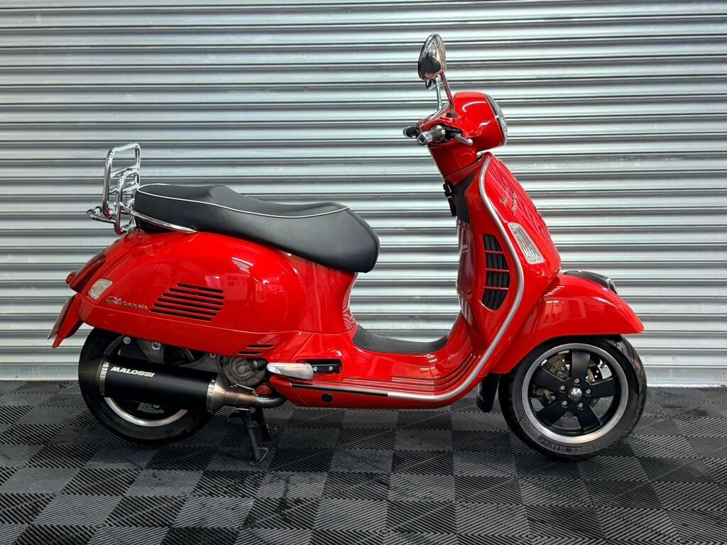 Piaggio Vespa GTS 300