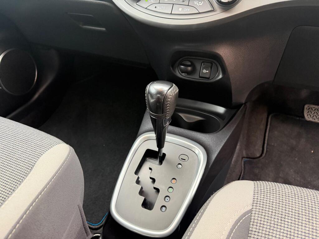 2020 Toyota Yaris thumbnail 15