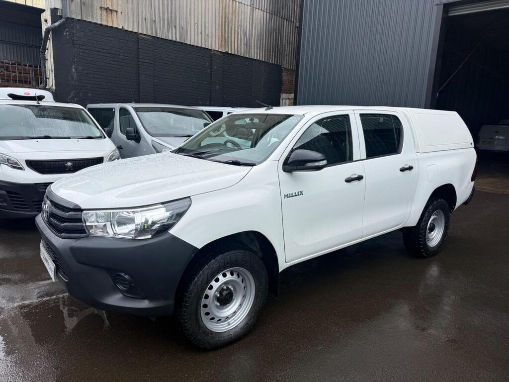 Toyota Hilux Pickup 2.4 D-4D Active 4WD Euro 6 4dr (3.5t)