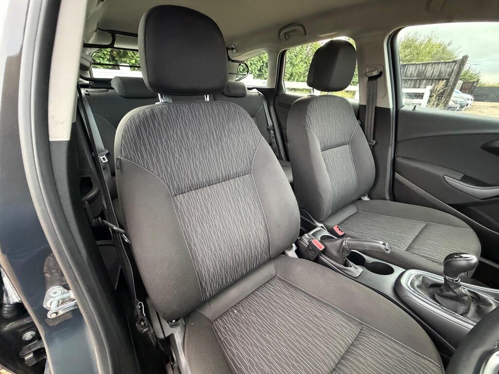 Vauxhall Astra 1.6 CDTi ecoFLEX Tech Line Sports Tourer Euro 6 (s/s) 5dr thumbnail 7