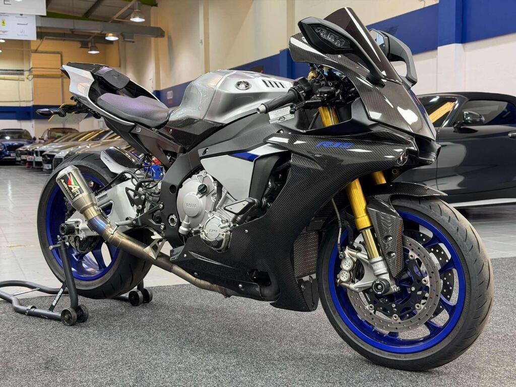 Yamaha R1M