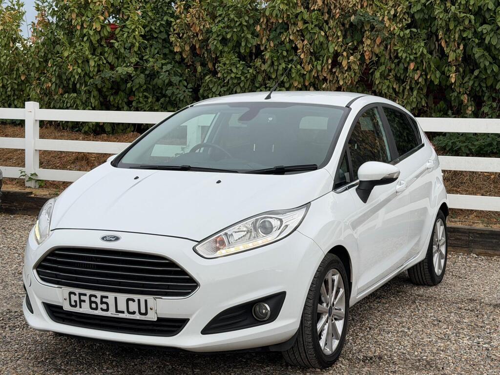 2015 Ford Fiesta thumbnail 6
