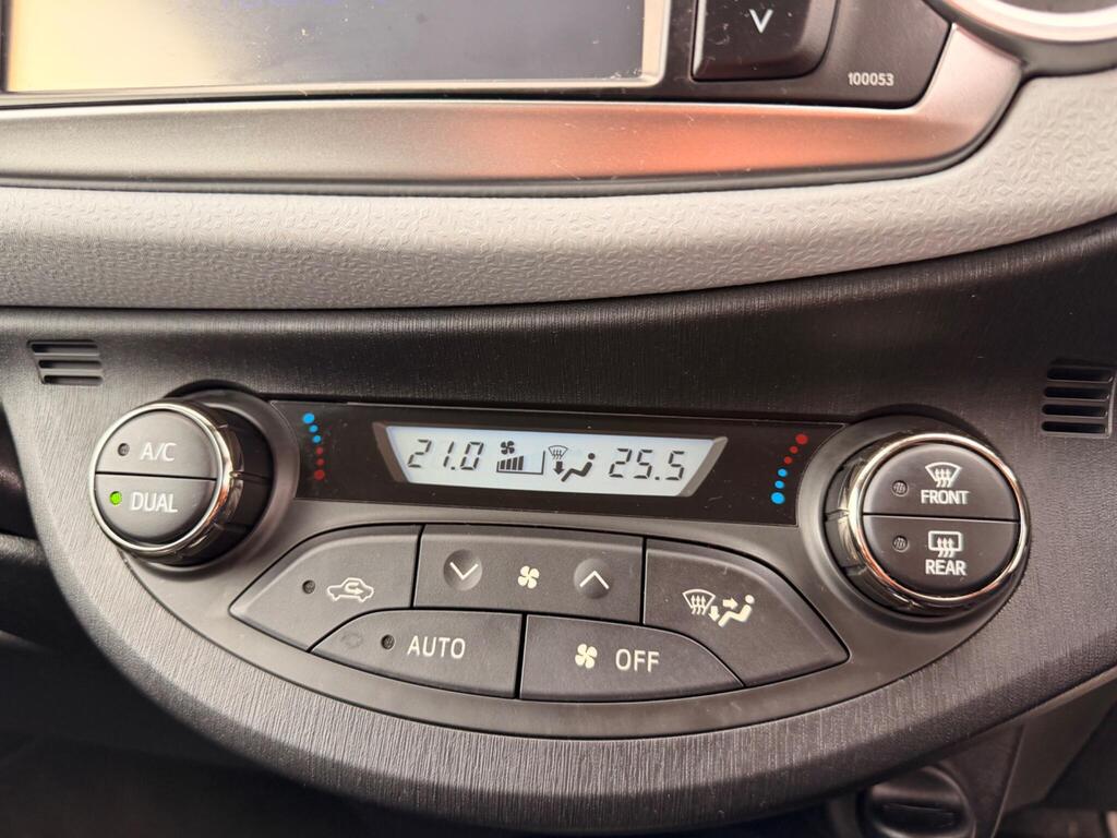 2014 Toyota Yaris thumbnail 31