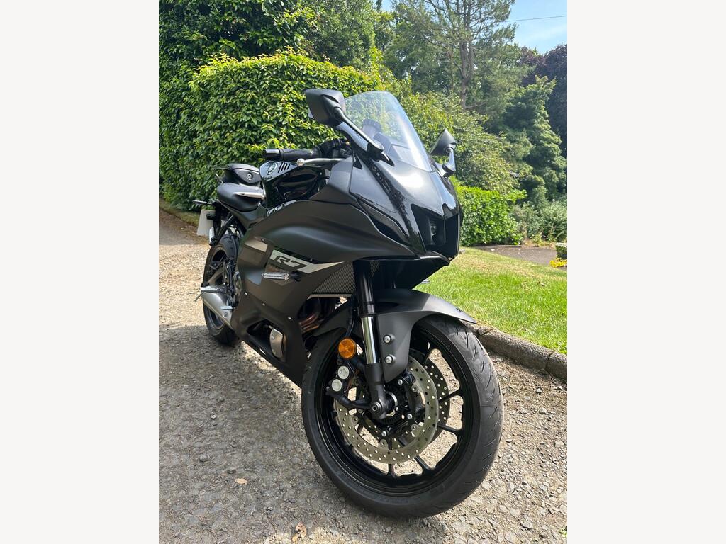 Yamaha R7