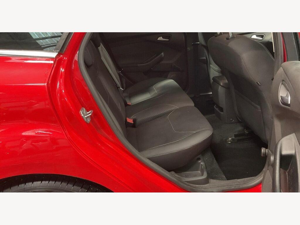 2015 Ford Focus thumbnail 7
