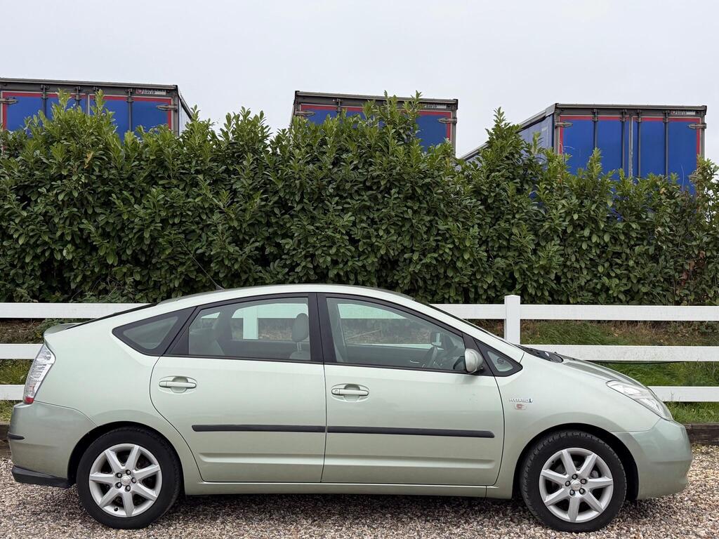 Toyota Prius 1.5 T Spirit CVT 5dr thumbnail 7