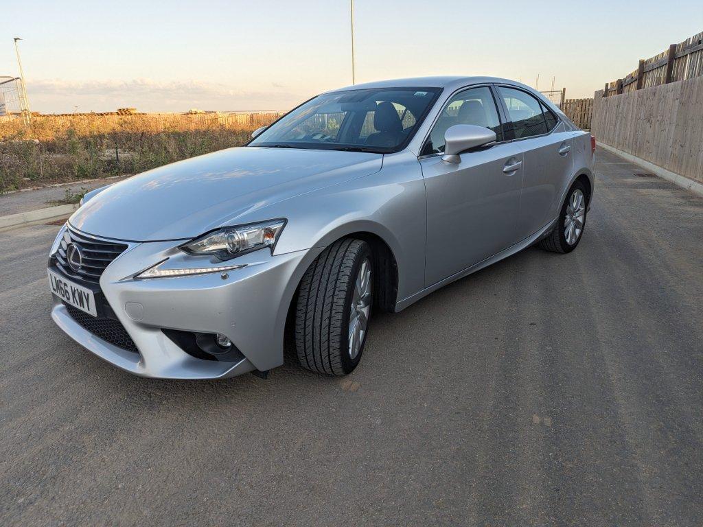 Lexus IS