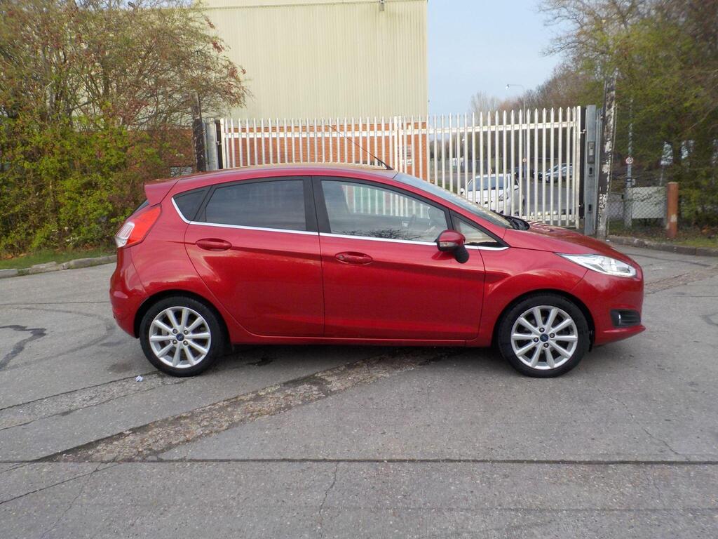 Ford Fiesta Hatchback 1.0T EcoBoost Titanium Euro 6 (s/s) 5dr