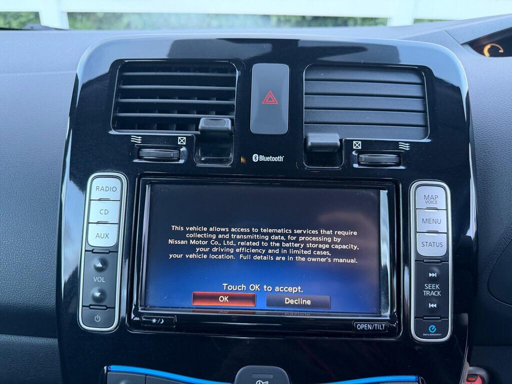 2017 Nissan Leaf thumbnail 24