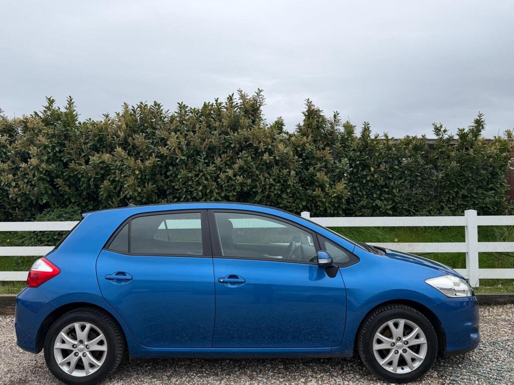 2012 Toyota Auris thumbnail 13