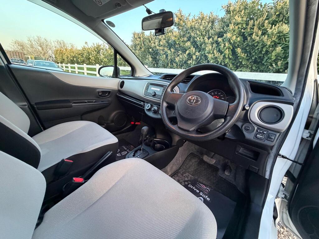 2012 Toyota Yaris thumbnail 14