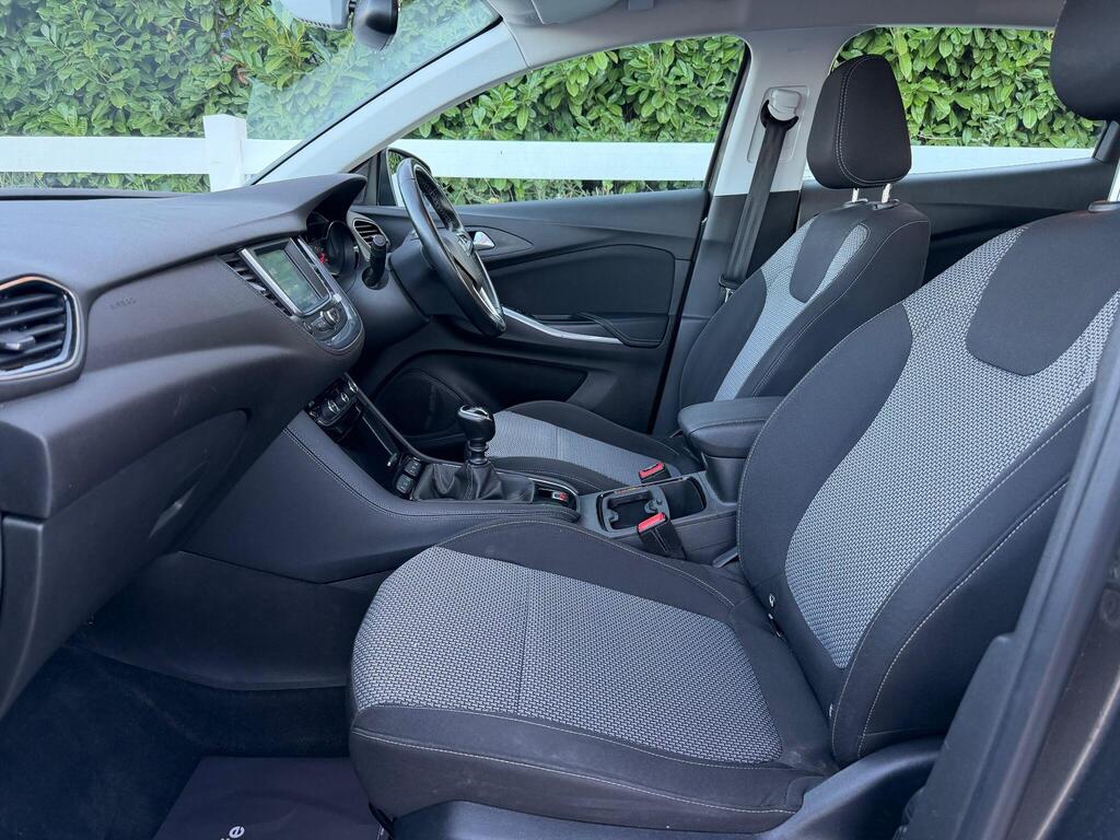 Vauxhall Grandland X 1.2 Turbo SE Euro 6 (s/s) 5dr thumbnail 37