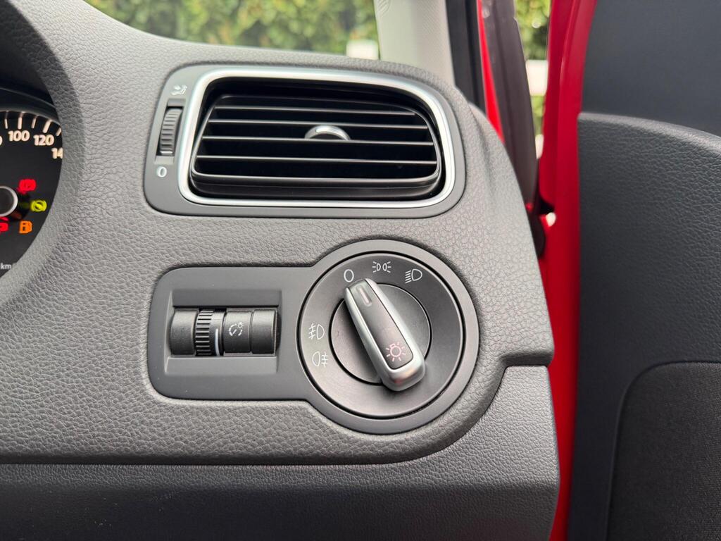 2012 Volkswagen Polo thumbnail 22