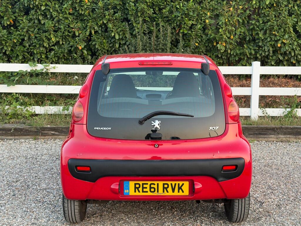 2011 Peugeot 107 thumbnail 11