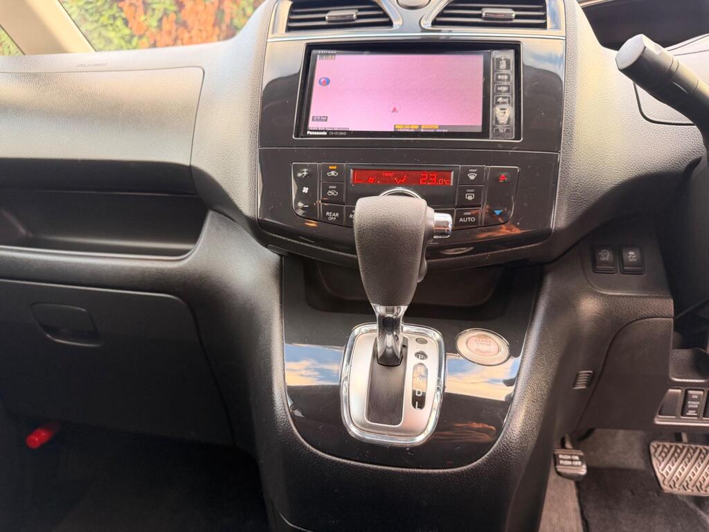2013 Nissan Serena thumbnail 24