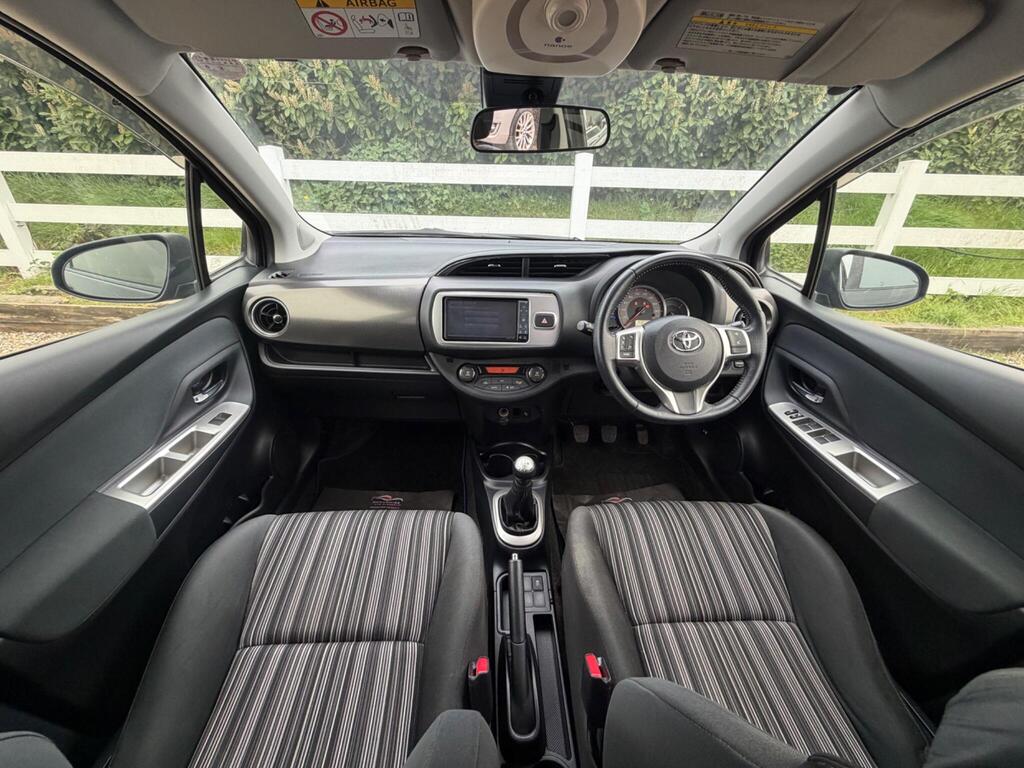 2016 Toyota Yaris thumbnail 17