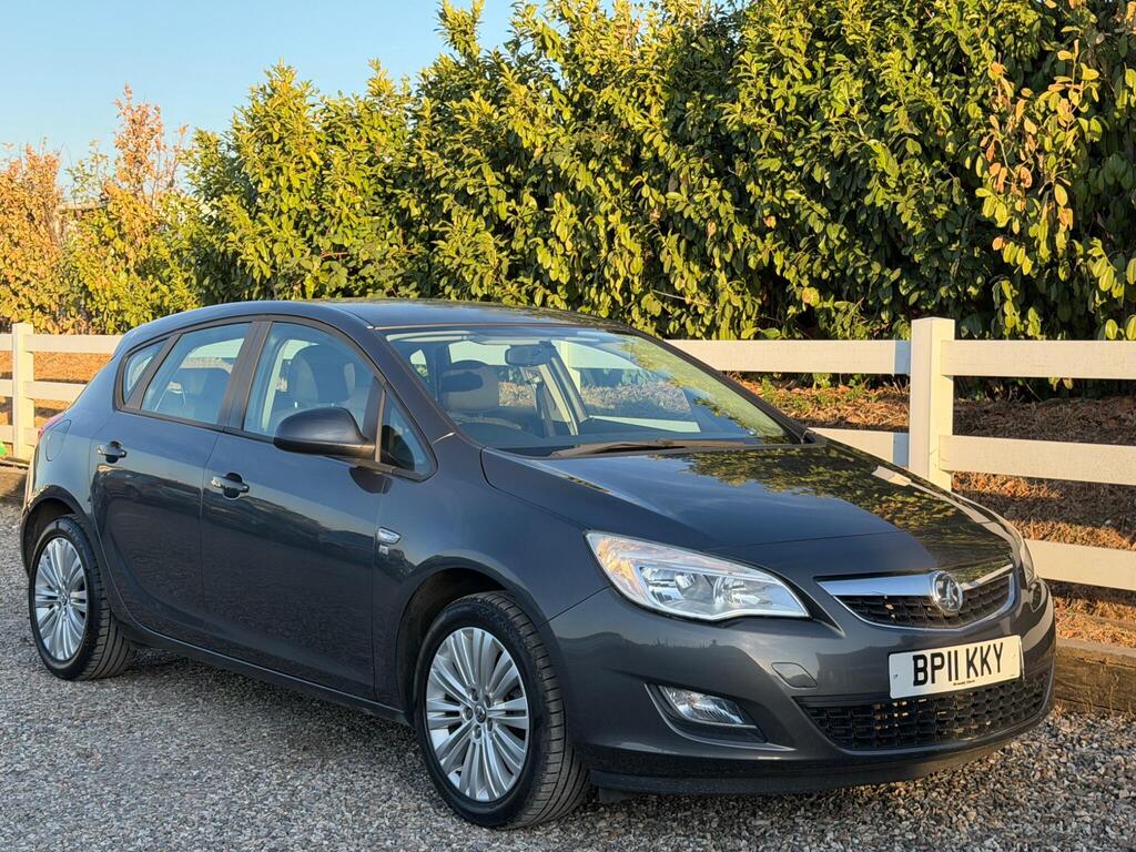 2011 Vauxhall Astra thumbnail 7