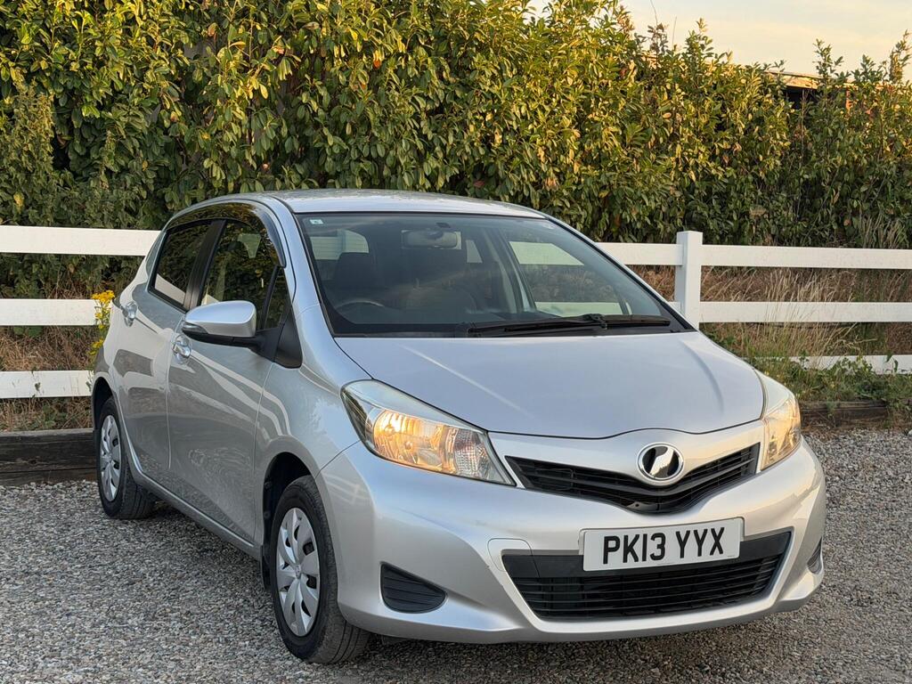 2013 Toyota Yaris thumbnail 4