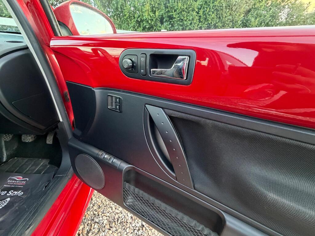 2010 Volkswagen Beetle thumbnail 19