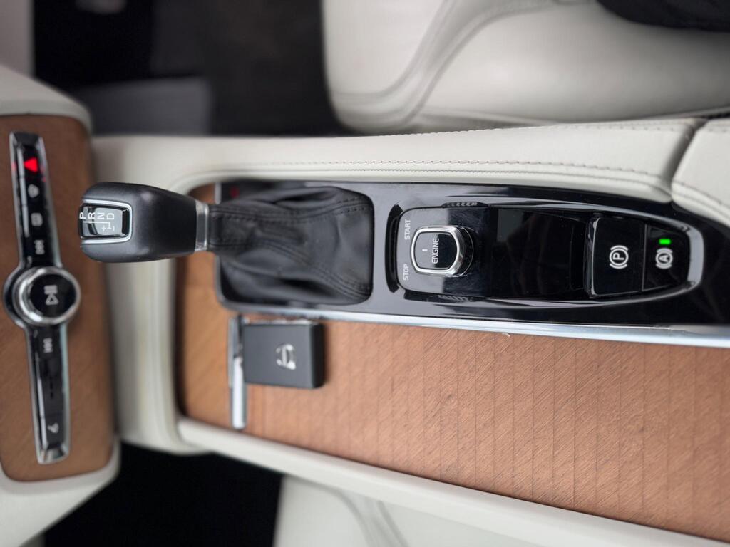 Volvo XC90 2.0 D5 Inscription Geartronic 4WD Euro 6 (s/s) 5dr thumbnail 32