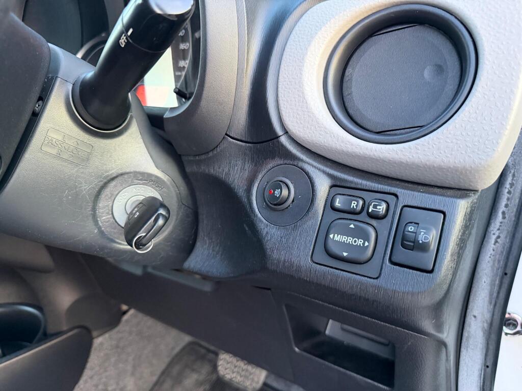 2012 Toyota Yaris thumbnail 22