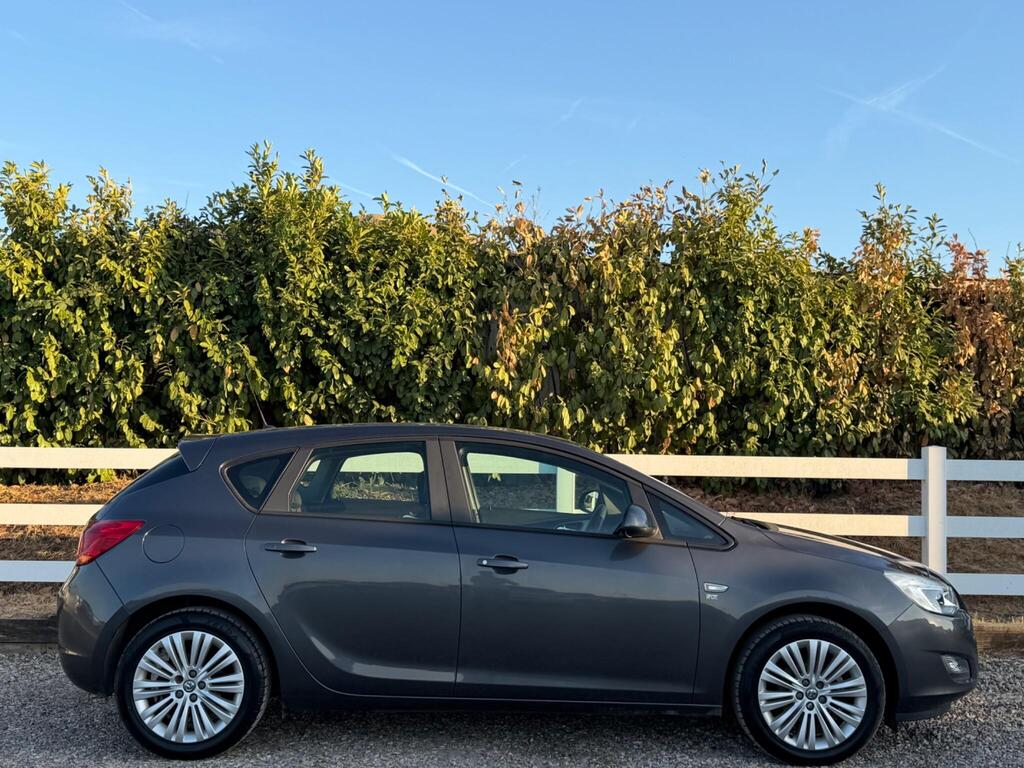 2011 Vauxhall Astra thumbnail 12
