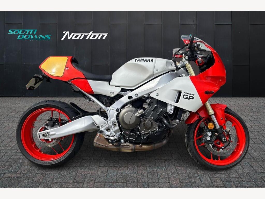 Yamaha XSR900