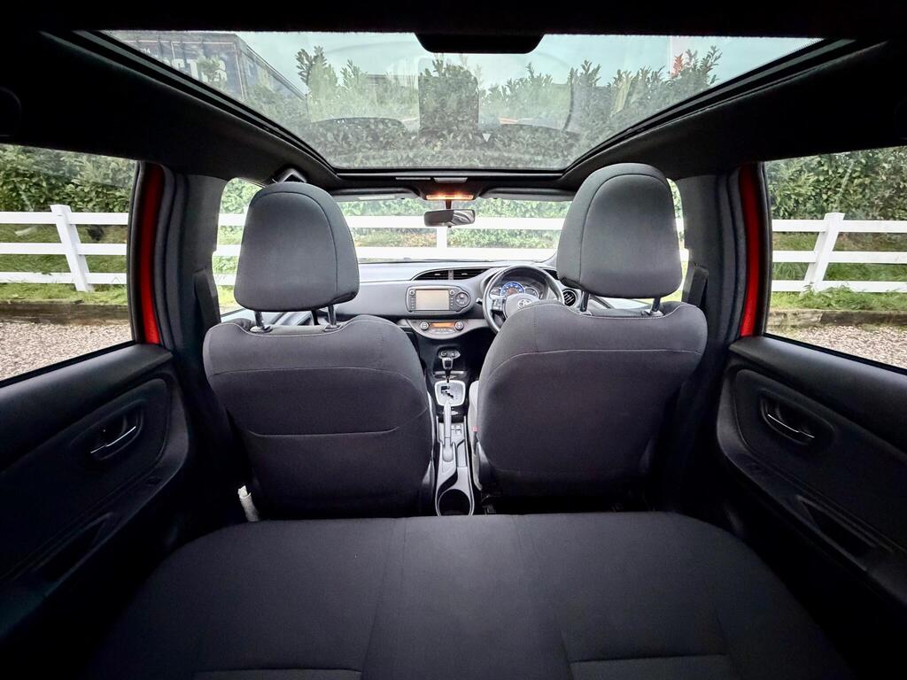 Toyota Yaris 1.5 VVT-h Orange Edition E-CVT Euro 6 5dr thumbnail 30