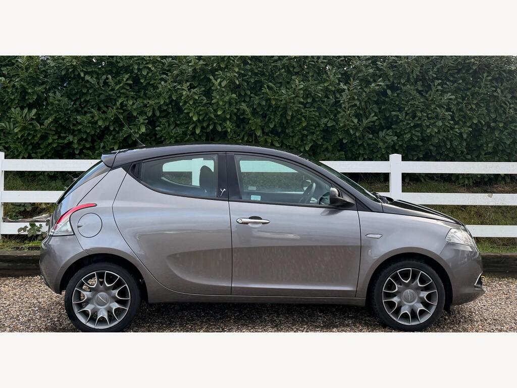 2013 Chrysler Ypsilon thumbnail 11