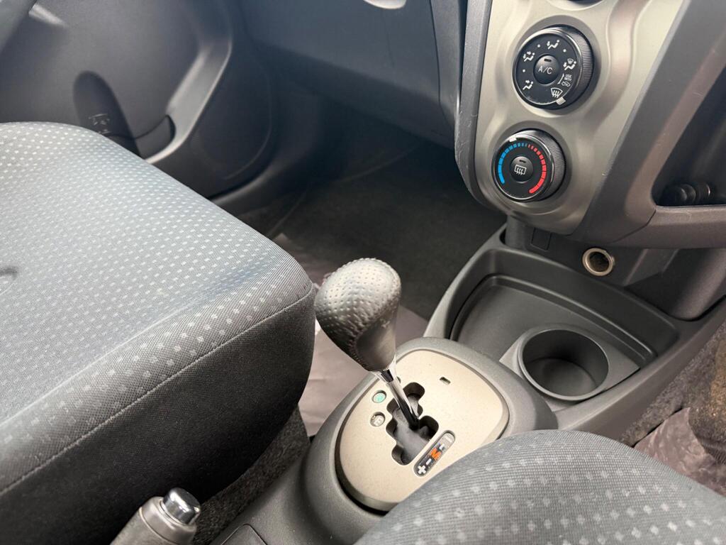 2010 Toyota Yaris thumbnail 17