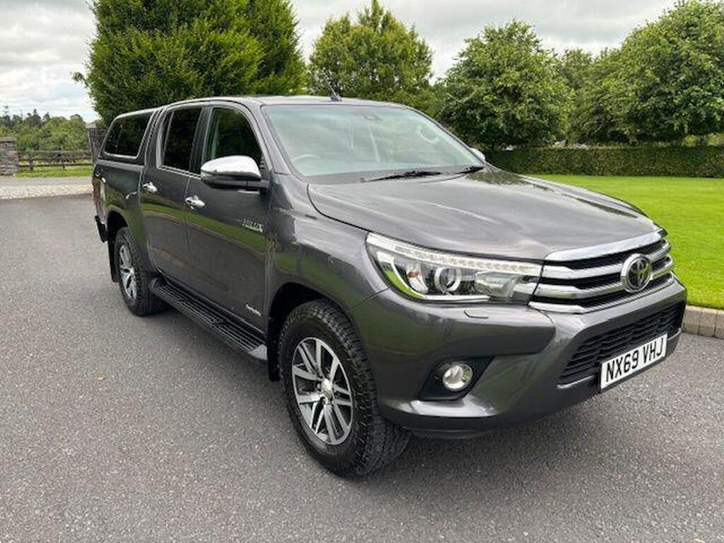 Toyota Hilux Pickup 2.4 D-4D Invincible Auto 4WD Euro 6 (s/s) 4dr (TSS)