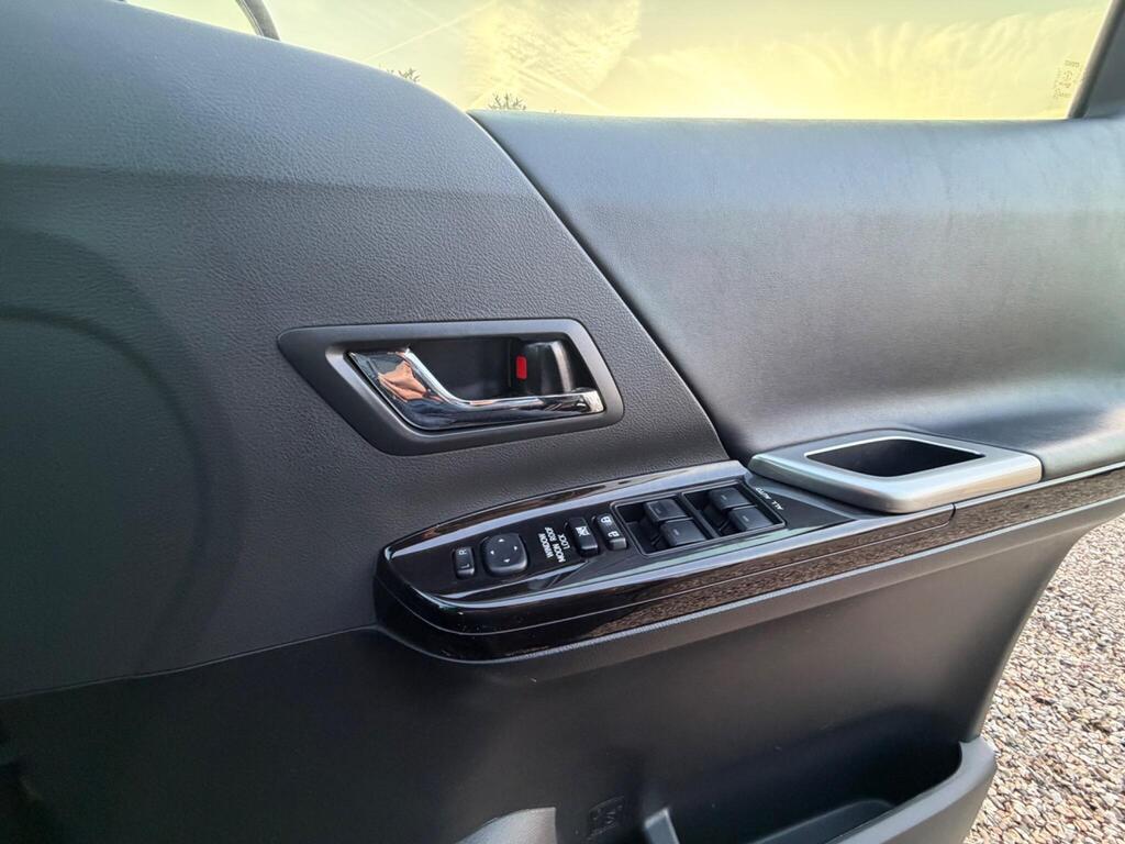 2013 Toyota Vellfire thumbnail 36