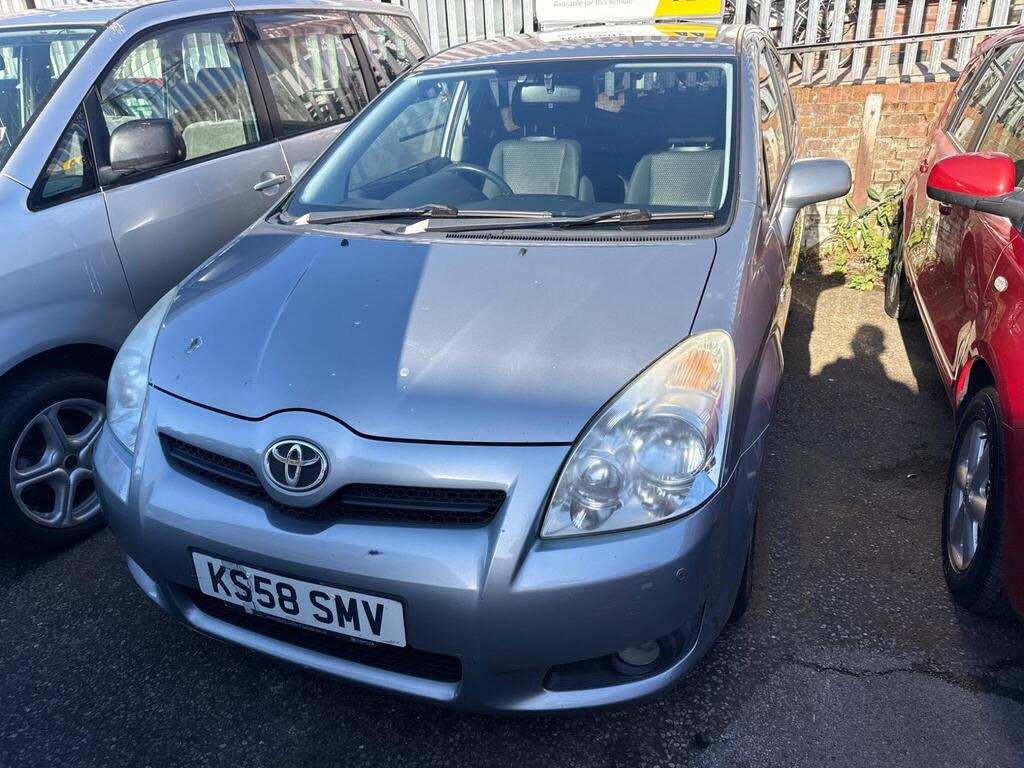 Toyota Corolla Verso MPV 2.2 D-4D SR 5dr