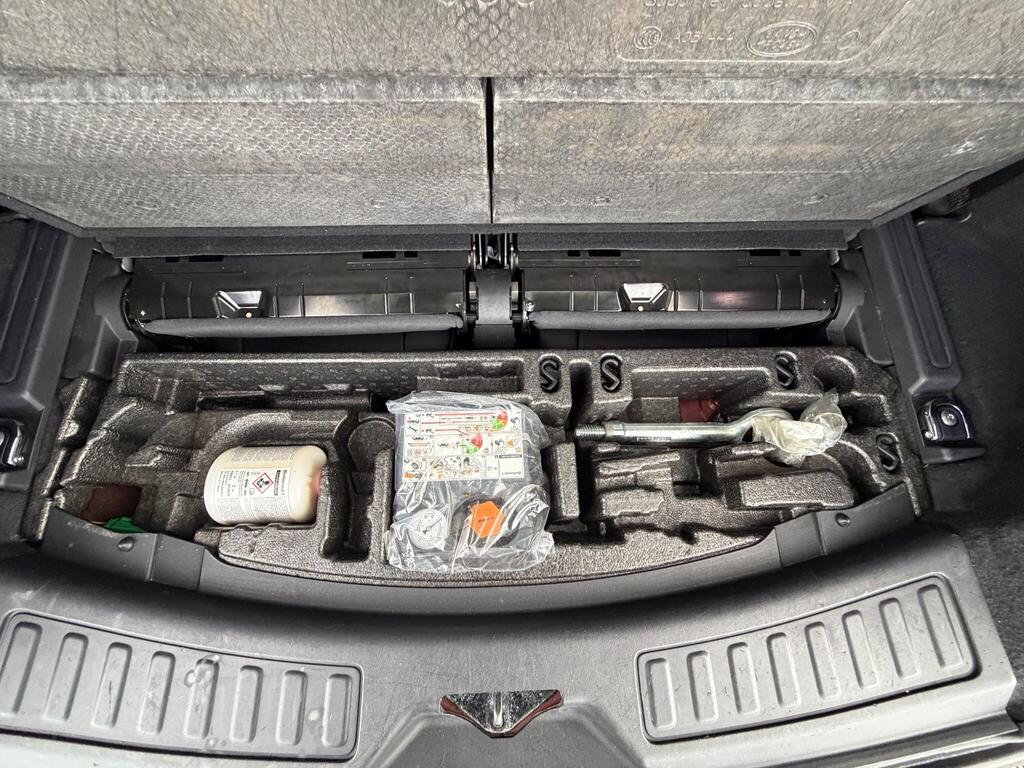 Land Rover Discovery Sport 2.0 Si4 HSE Auto 4WD Euro 6 (s/s) 5dr thumbnail 41