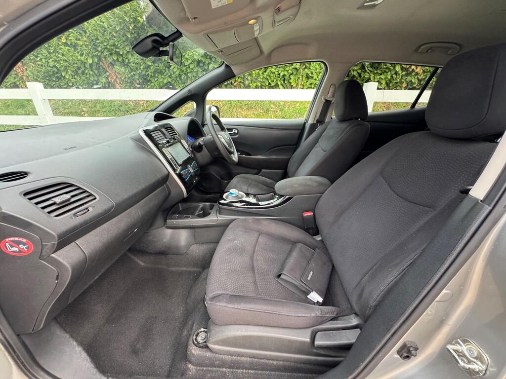 Nissan Leaf 24kWh Acenta Auto 5dr thumbnail 11