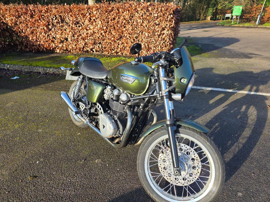 Triumph Thruxton 900