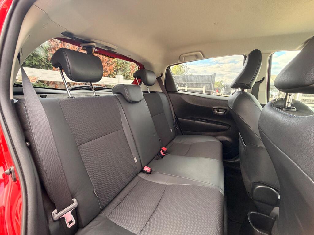 2014 Toyota Yaris thumbnail 27