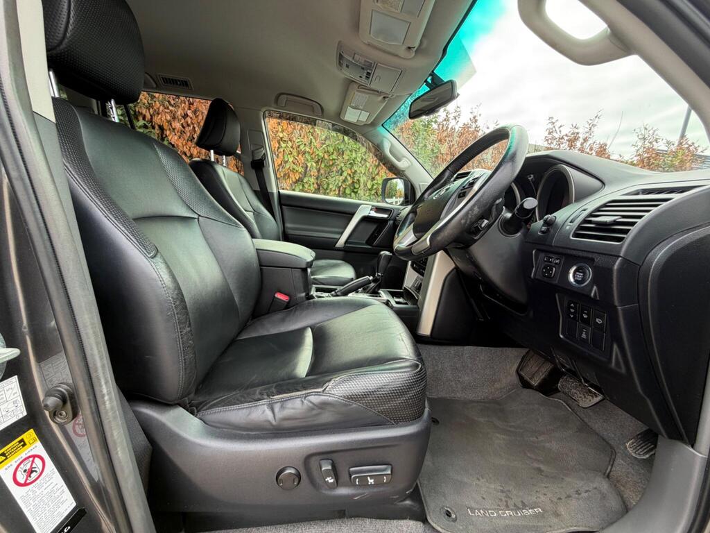 2010 Toyota Land Cruiser thumbnail 20