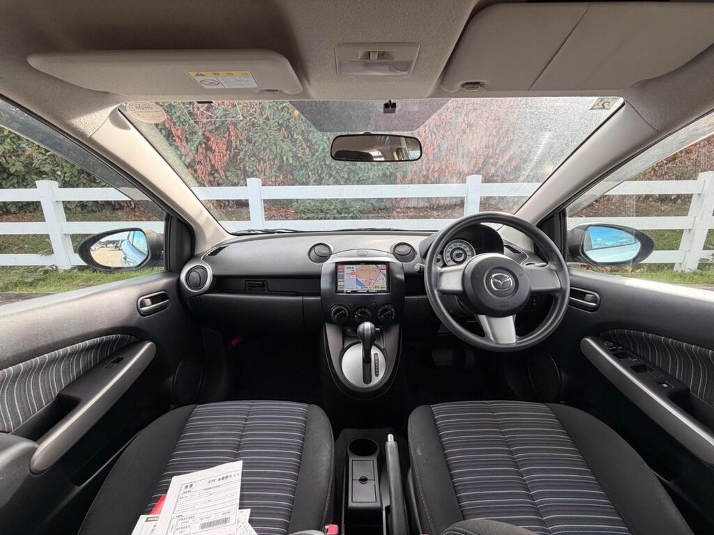 2011 Mazda Mazda2 thumbnail 21