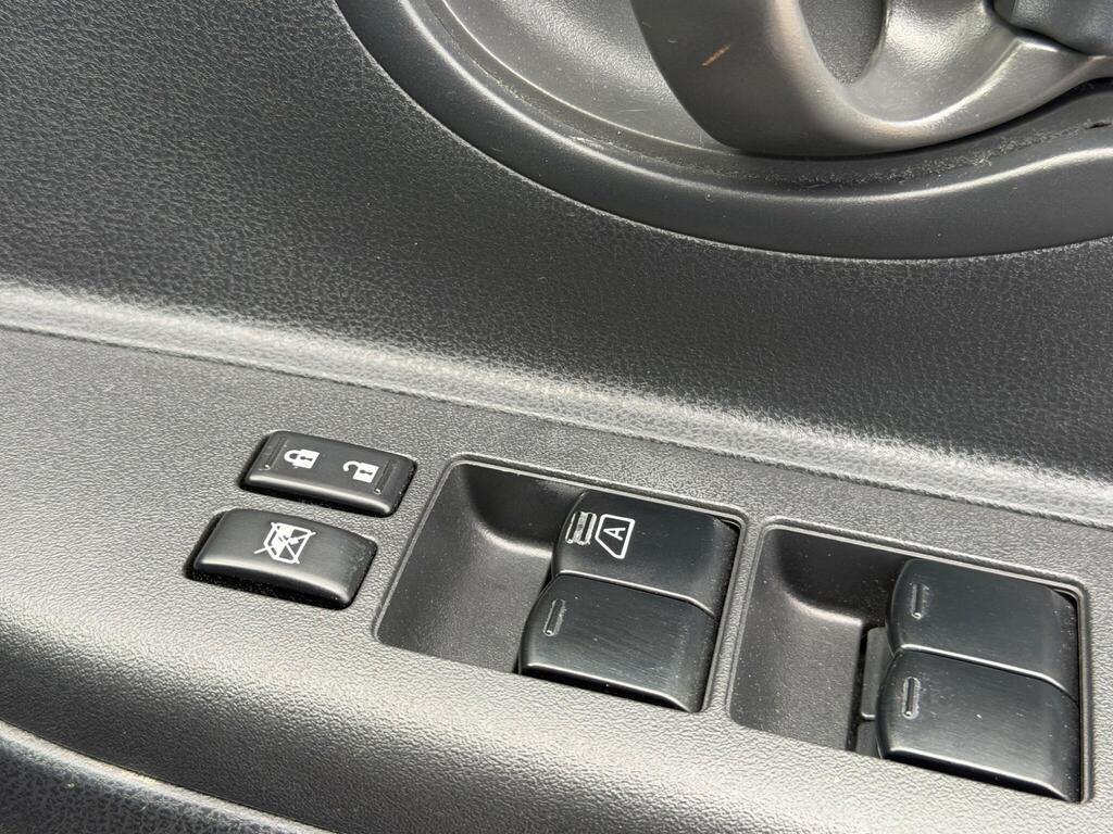 2013 Nissan Micra thumbnail 25