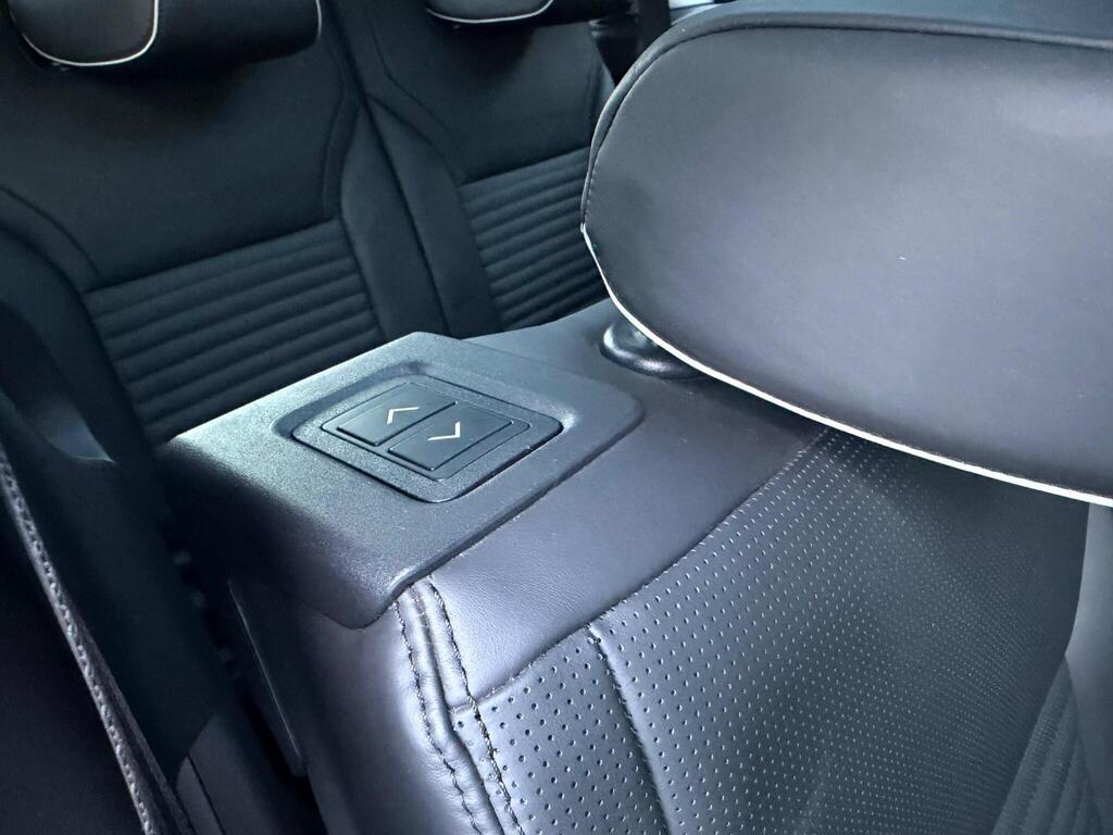 2017 Land Rover Discovery thumbnail 31