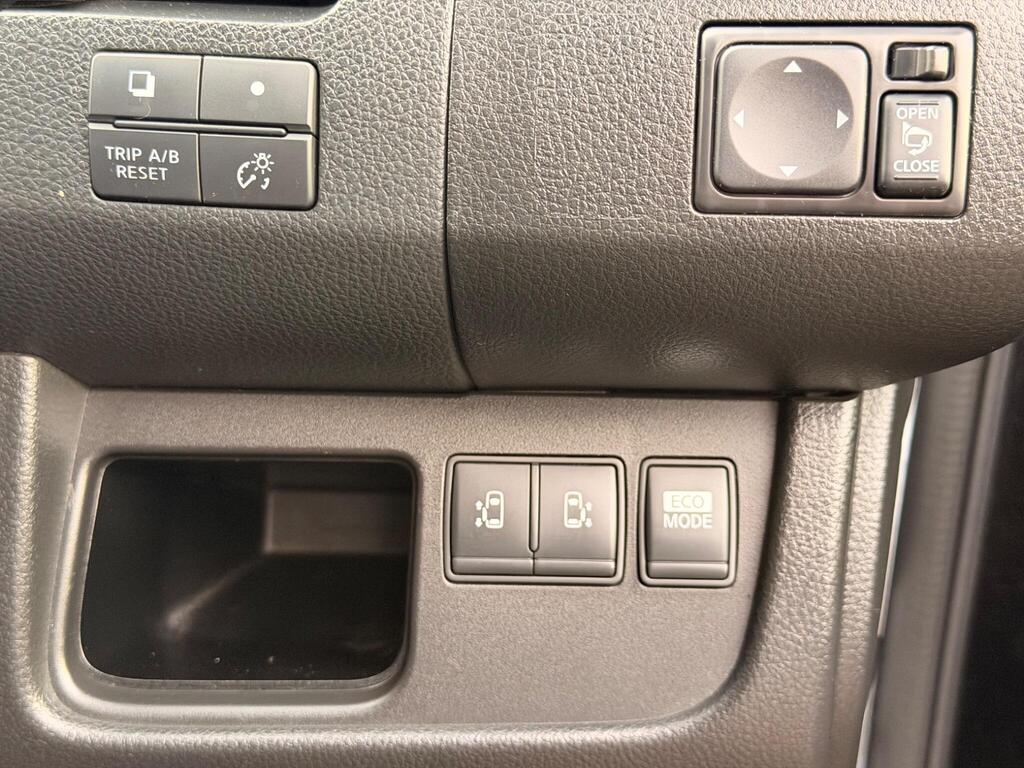 2013 Nissan Serena thumbnail 38