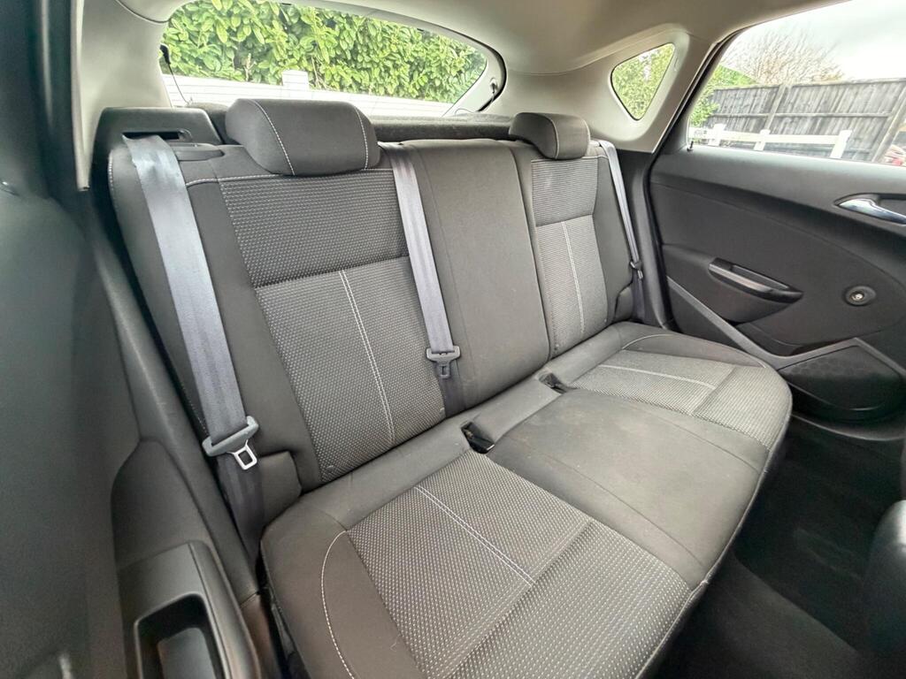 2014 Vauxhall Astra thumbnail 18