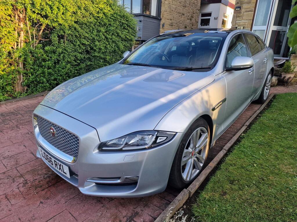 Jaguar XJ